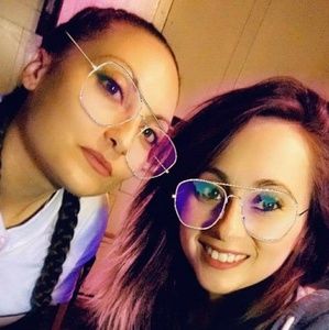 Meet your Posher, Crystal